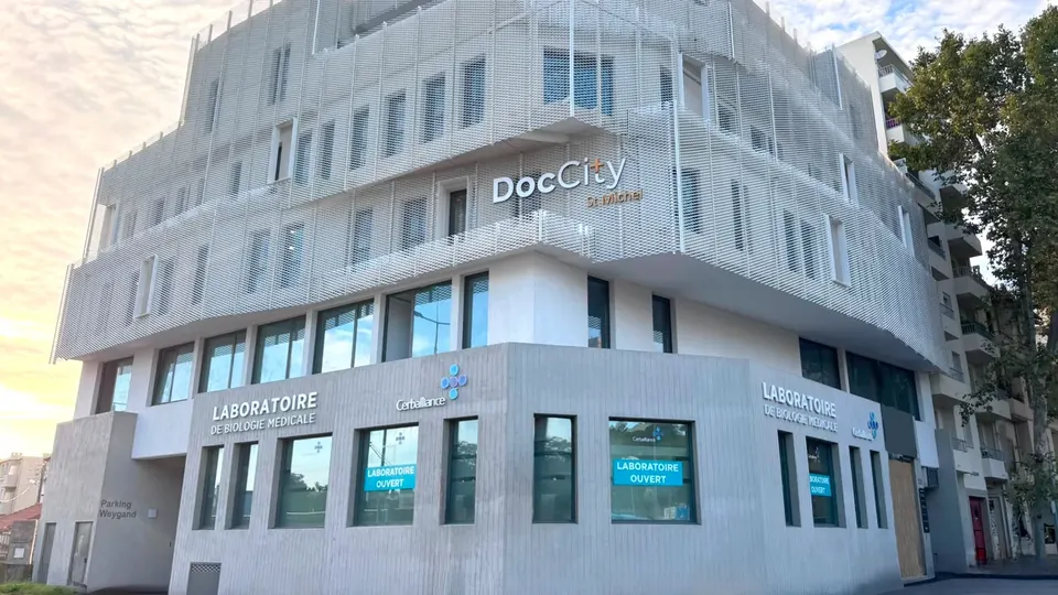 Bâtiment du centre médical DocCity Saint-Michel à Toulon